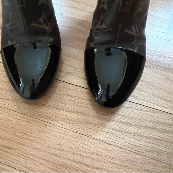 LOUIS VUITTON MONOGRAM REVIVAL ANKLE BOOTIES - Picture 4 of 11
